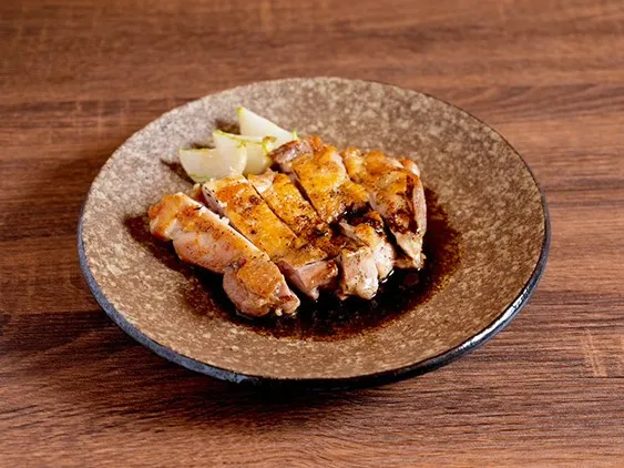 美味鳥のステーキ〜ほうじ茶のグレービーソース〜