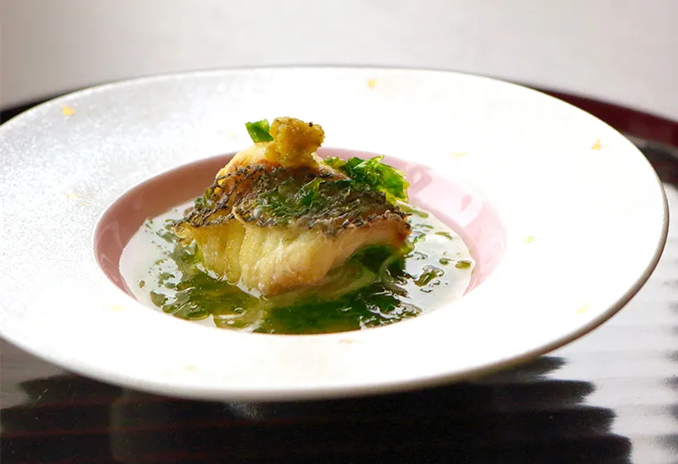  浜名湖の磯の旨味‼黒鯛の米粉揚げ 生海苔潮（うしお）餡掛け