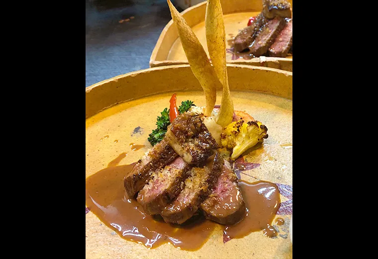 鹿フィレ肉の秋葉山天狗山椒風味焼き
