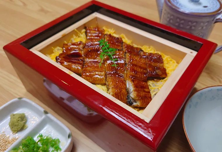  うなぎの蒸し寿司ひつまぶし風(スッポンのお出汁)
